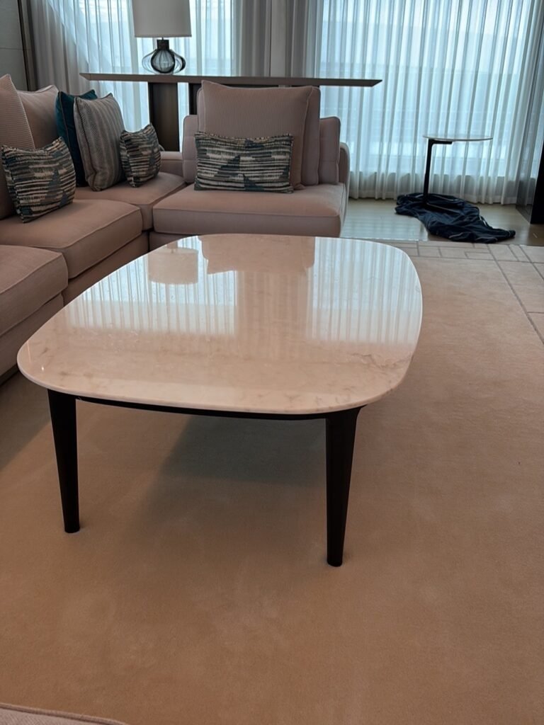 Table basse en marbre remise en état
